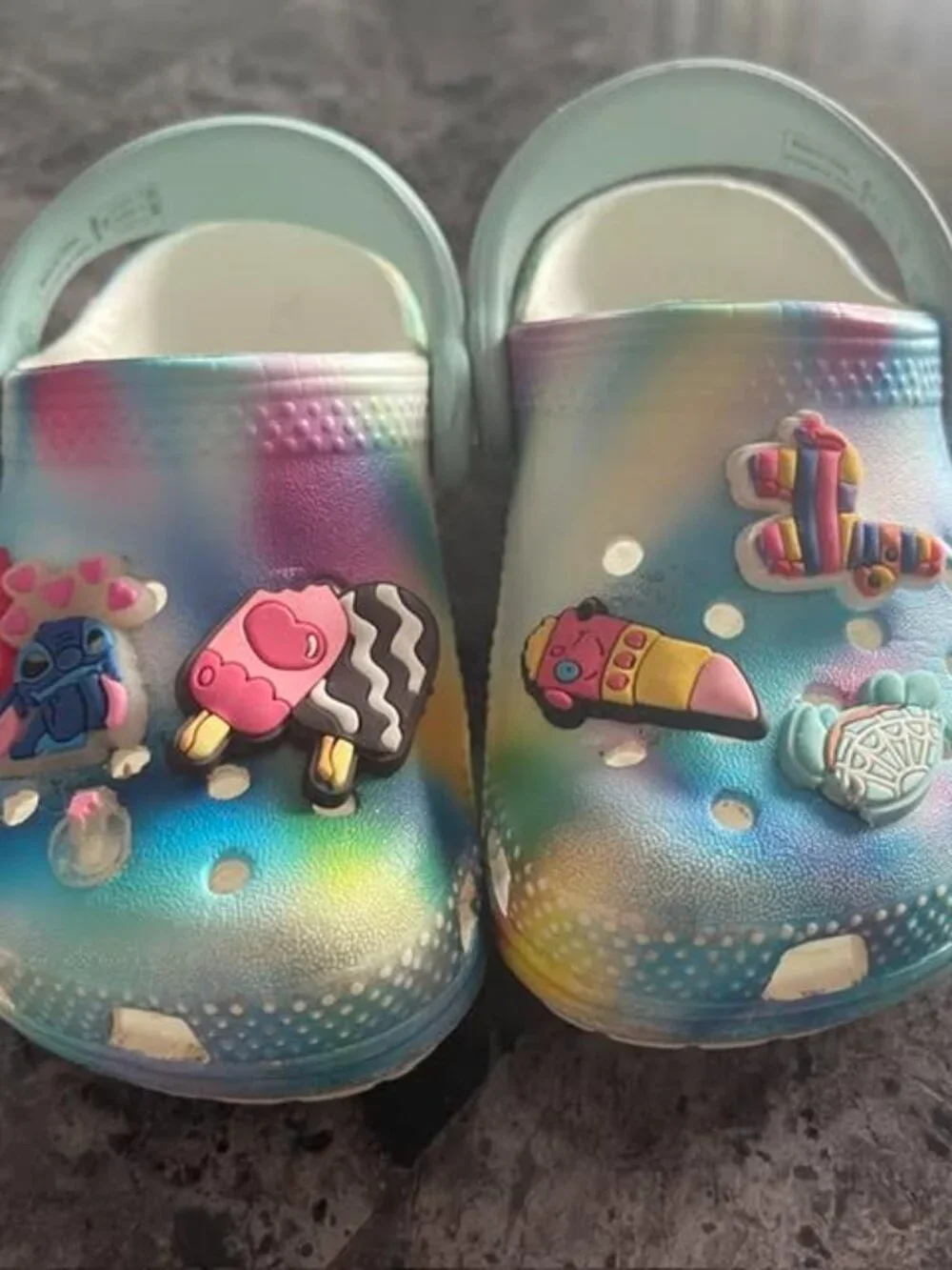 Crocs Classic Solarized Clogs Kids C8 – Blue Yellow Pink – Jibbitz Charms